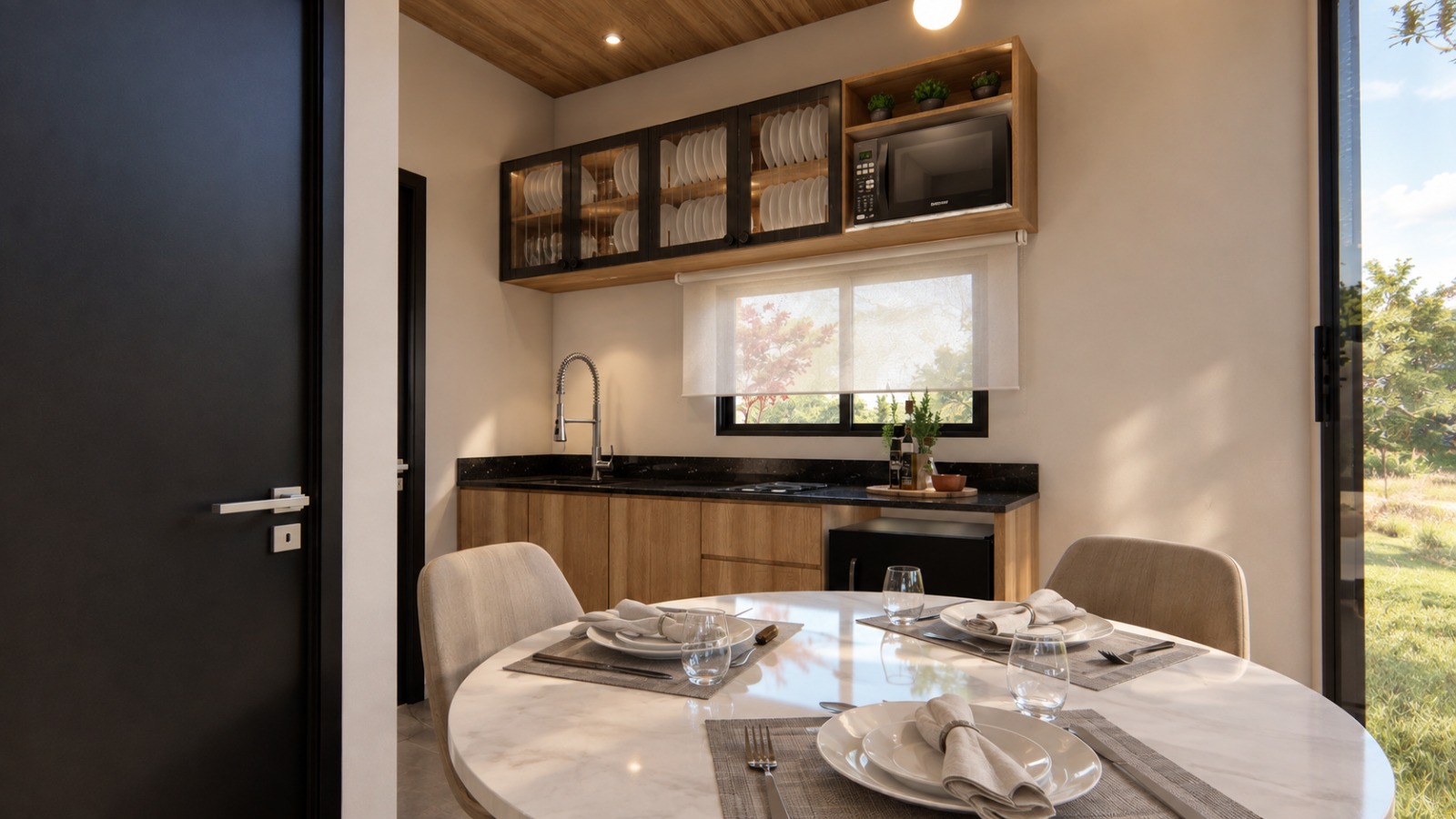 Cabana Lua — cozinha compacta com armários de madeira e mesa de jantar